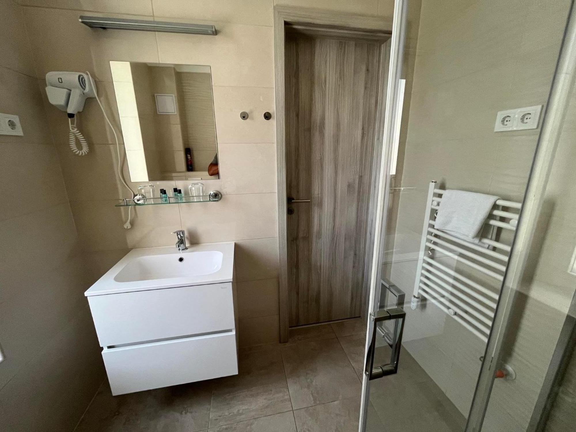 Brill Hotel Békéscsaba Habitación foto